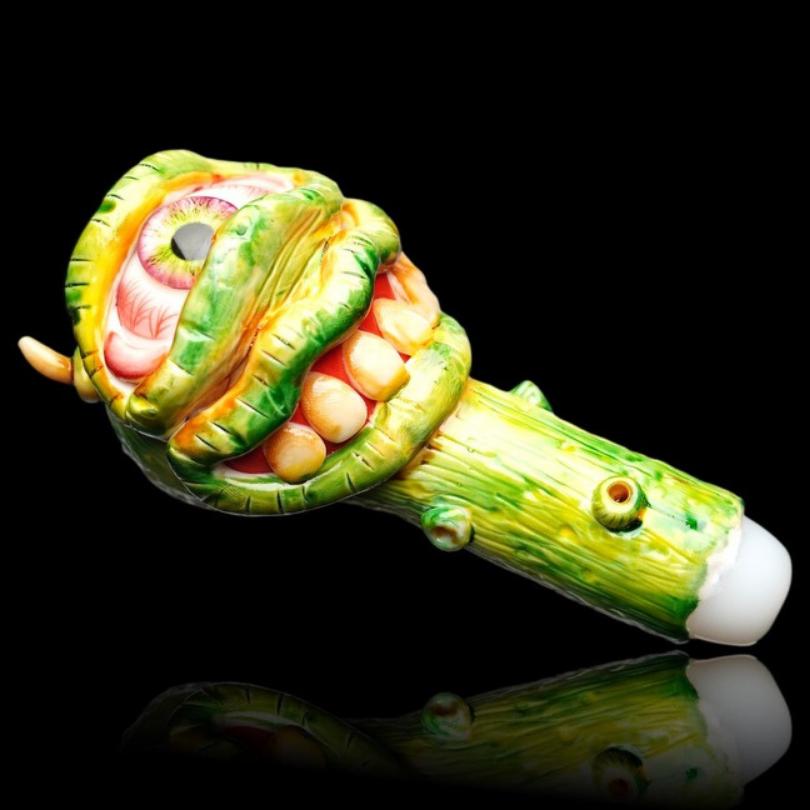 RIDDLES GLASS HAND PIPE