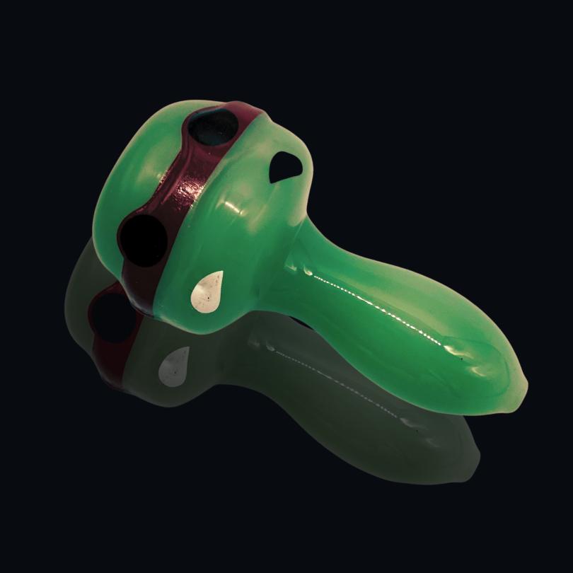 RIDDLES GLASS HAND PIPE