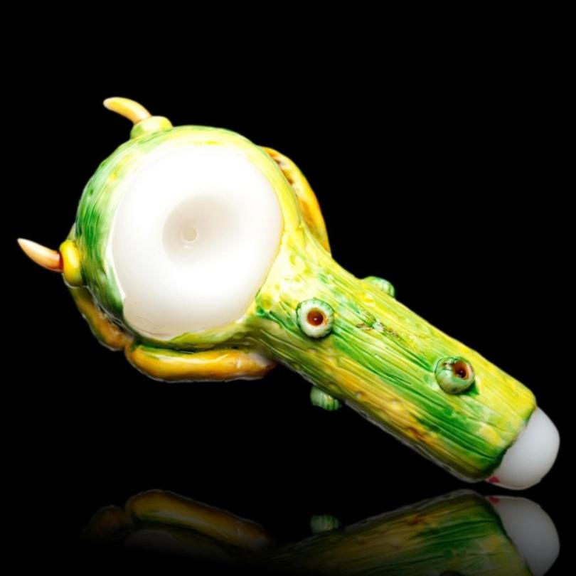 RIDDLES GLASS HAND PIPE