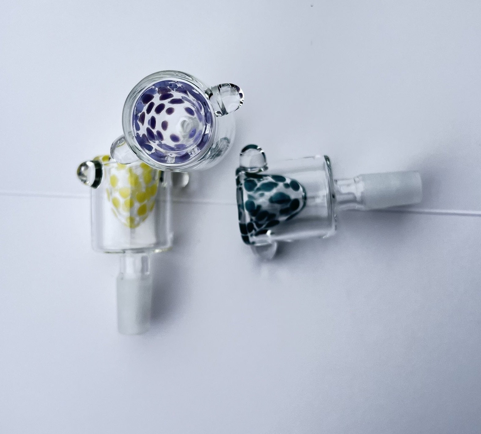 DEEZNUTZ GLASS 12CT 14MM MALE BOWL COLORS DISPLAY