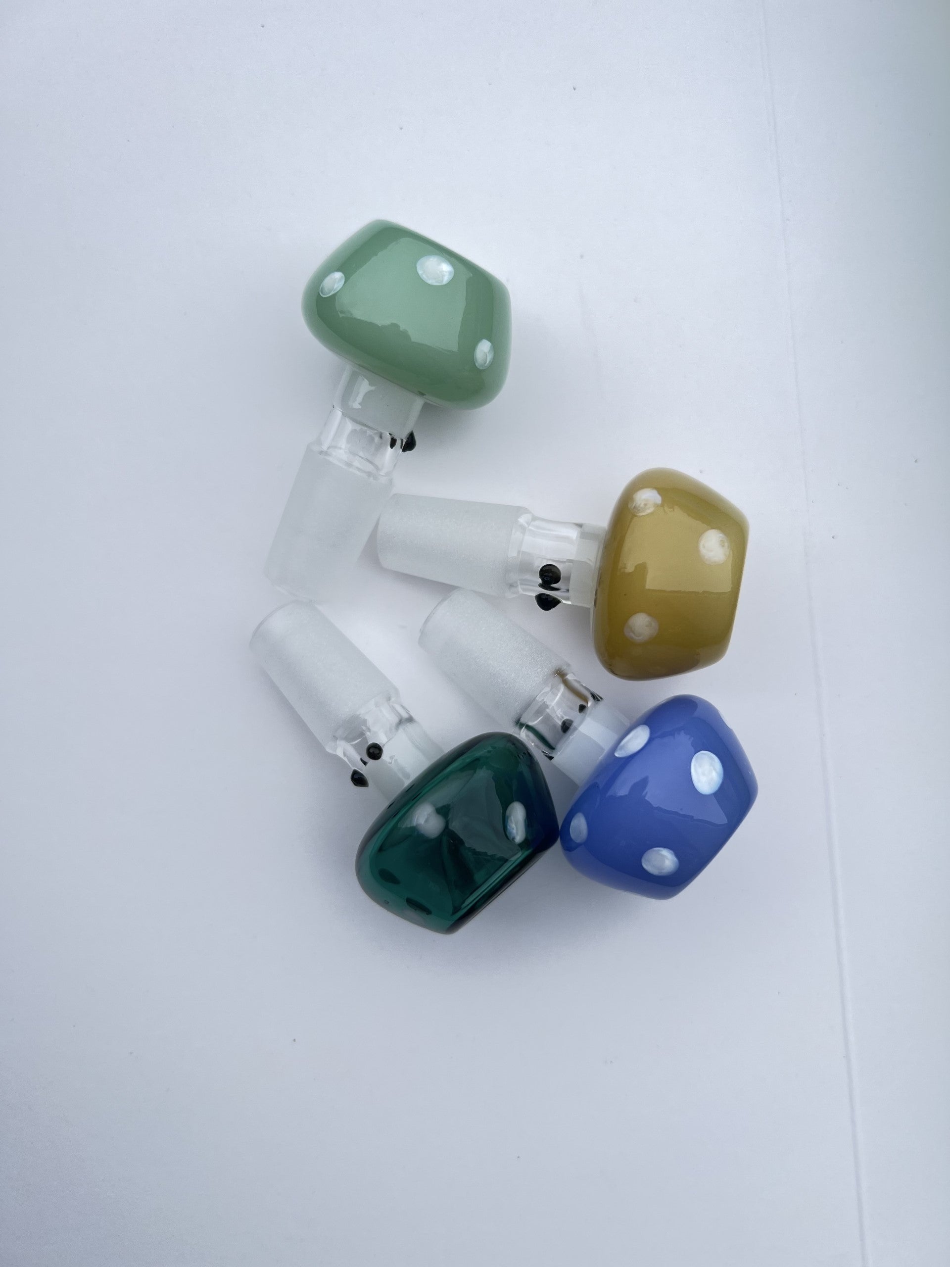 DEEZNUTZ GLASS COLOR 14MM MALE BOWL 12CT